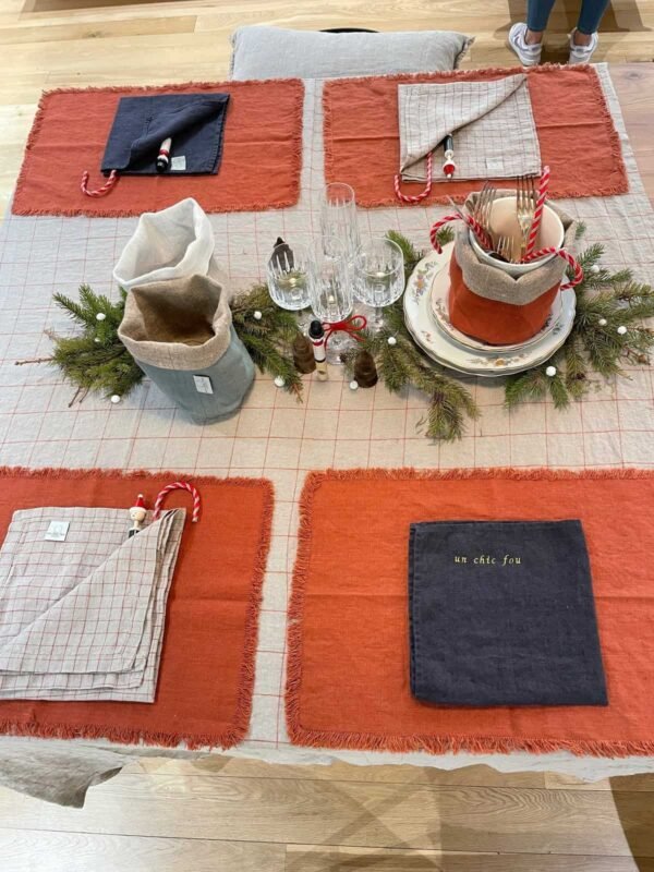 Table chalet rotated