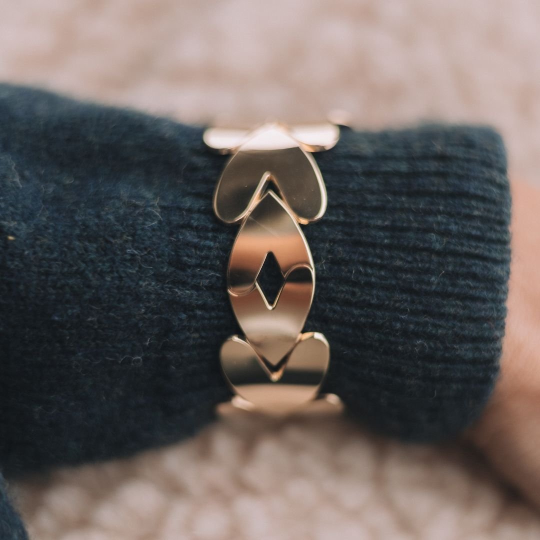 Bracelet manchette Aurelie porté